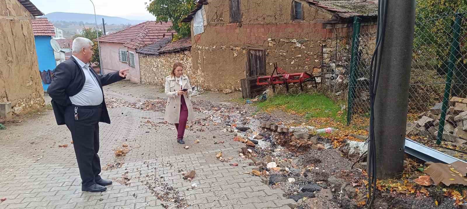Bilecik Pazaryeri’nde Yağmur Sonrası Sokaklar Temizleniyor
