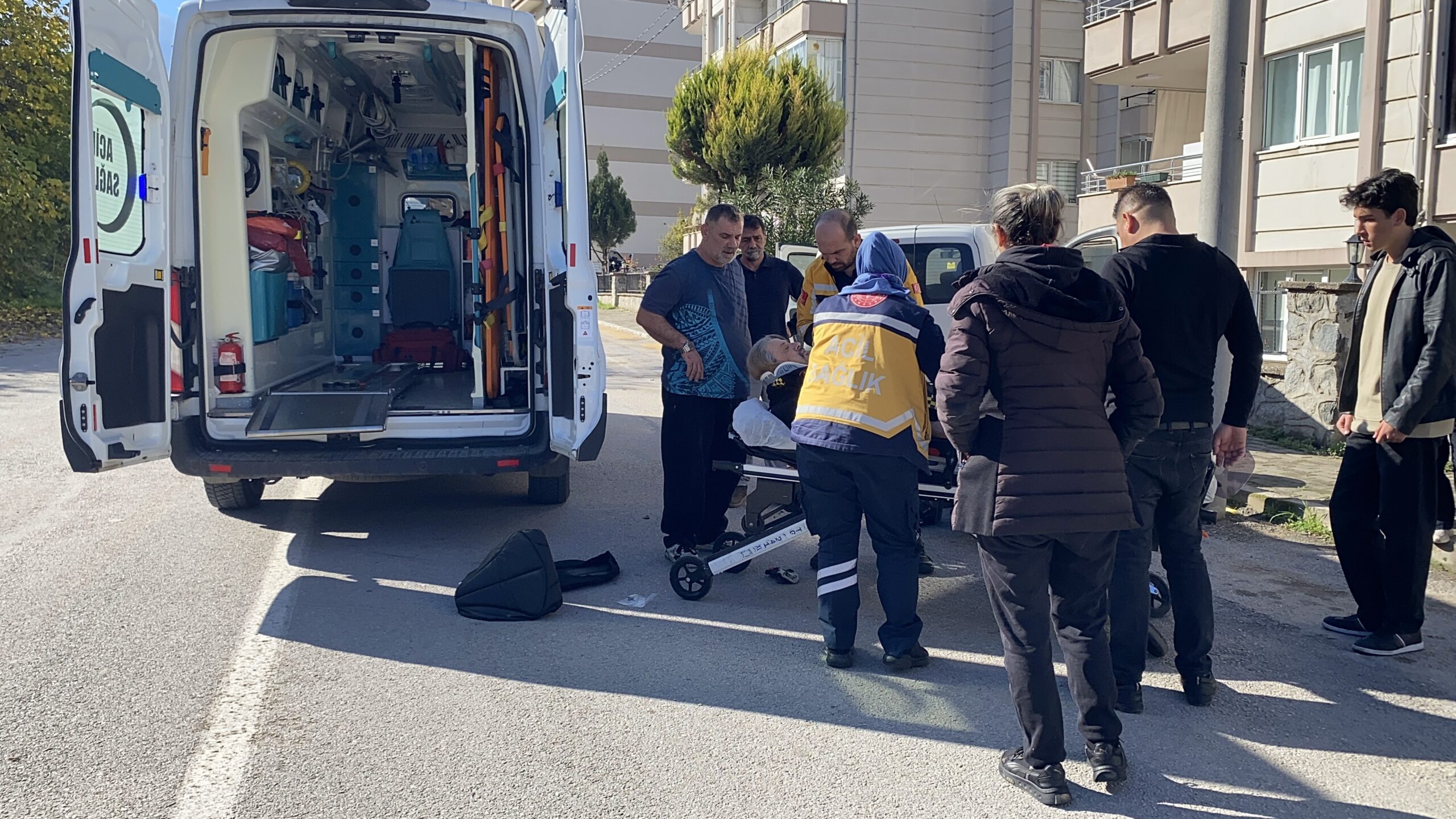 Güzelyalı’da Eğitim Pistinde Feci Kaza! Ehliyetsiz Genç Yasak Yerden U Dönüşü Yaparken Kuryeye Çarptı