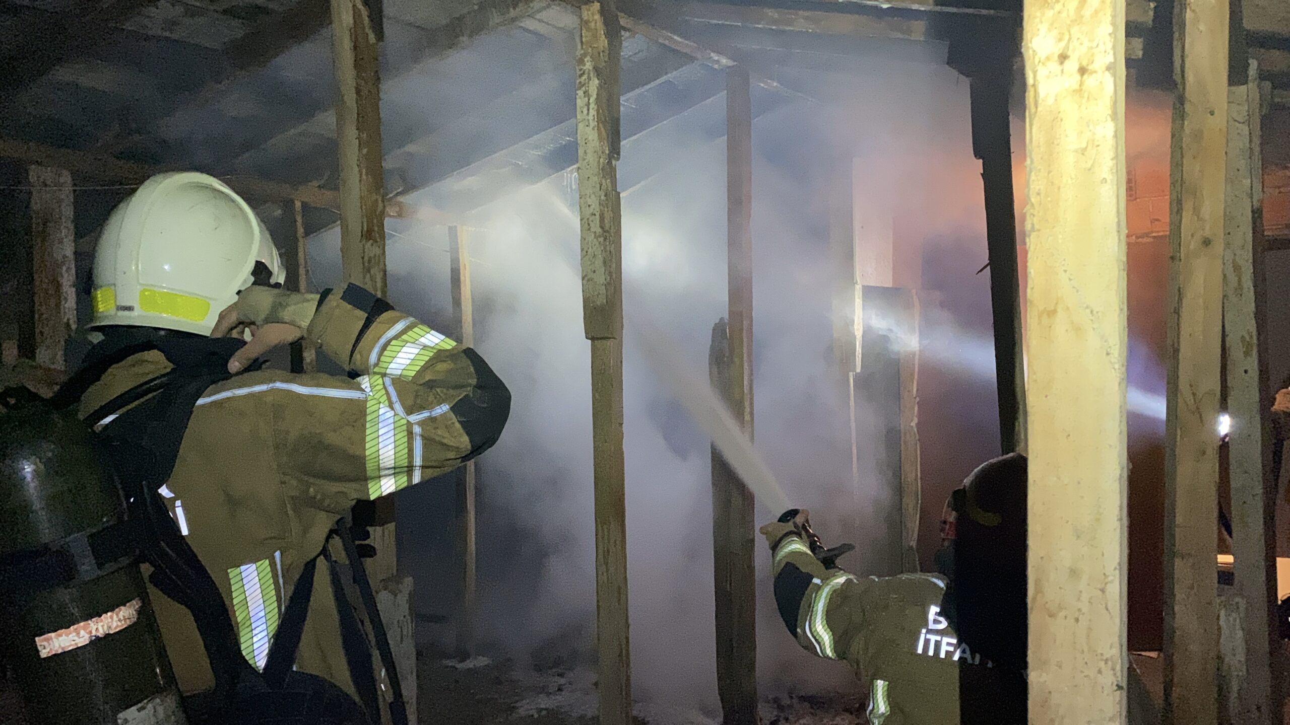 Mudanya’da Şüpheli Yangın Kabusu: Aynı Apartmanda 6. Kez Alevler Yükseldi