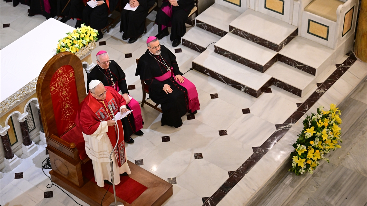 Papa 14. Leo, İstanbul’da Kutsal Ruh Katolik Kilisesi’nde