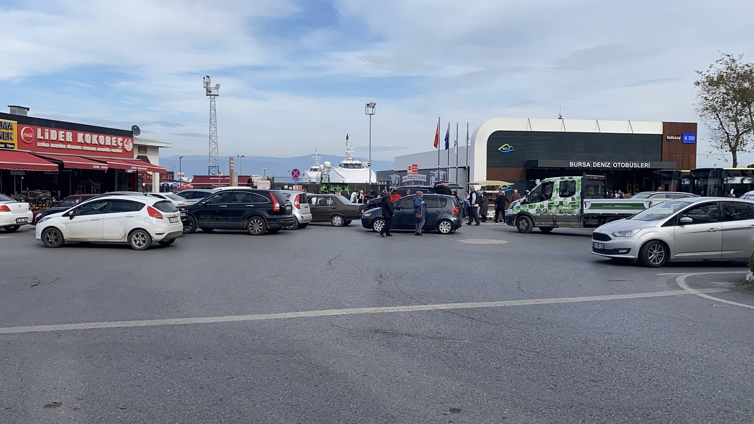 Mudanya BUDO Meydanı’nda Trafik Çilesi Büyüyor: Vatandaşlar Çözüm Bekliyor