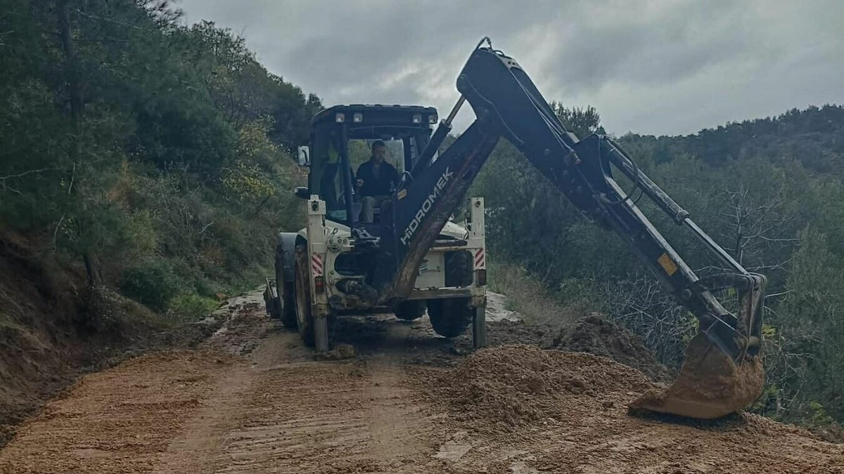 Çanakkale’de heyelan nedeniyle kapanan yol ulaşıma açıldı