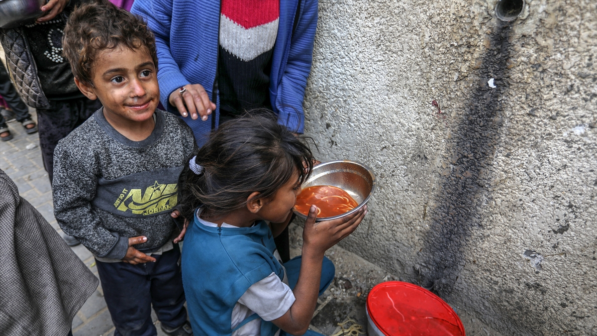 Gazze’de yemek dağıtımı yapıldı