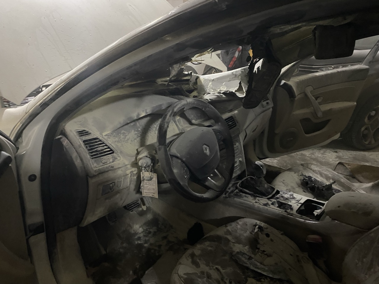 Mudanya’da kapalı otoparkta çıkan araç yangını büyümeden söndürüldü