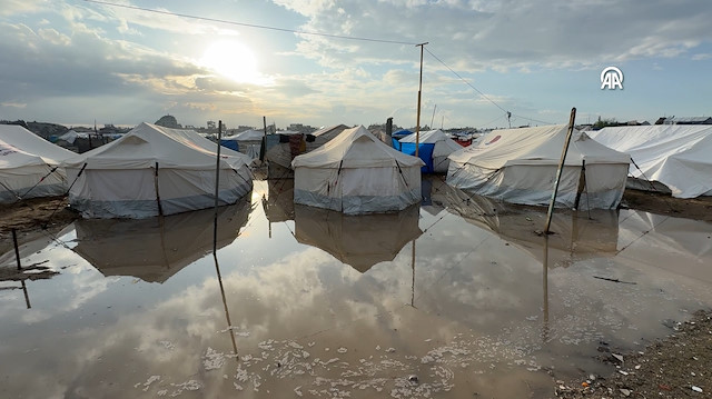 Gazze’de şiddetli sağanak çadırlar sular altında kaldı