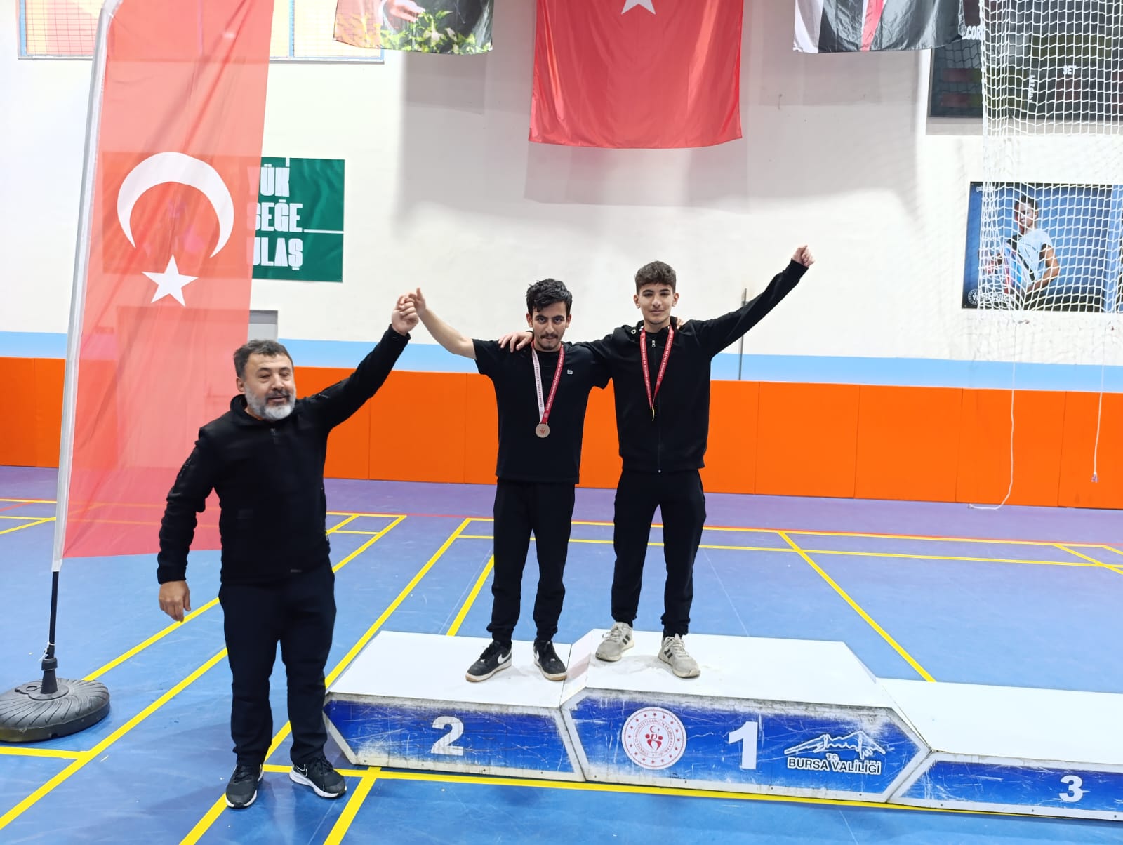 Mudanya anadolu imam hatip lisesi güreşte zirveye oturdu