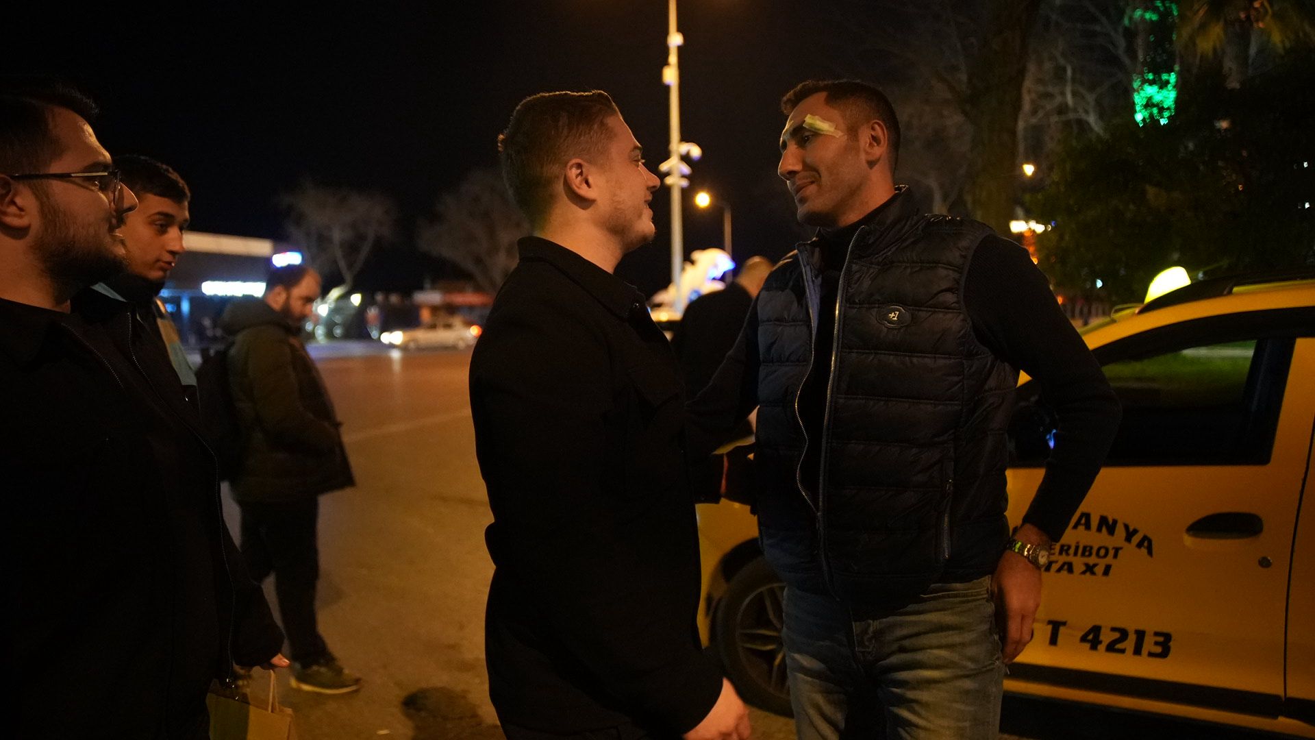 Mudanya’da AK Parti Gençlik Kolları’ndan sahur vaktinde ikram