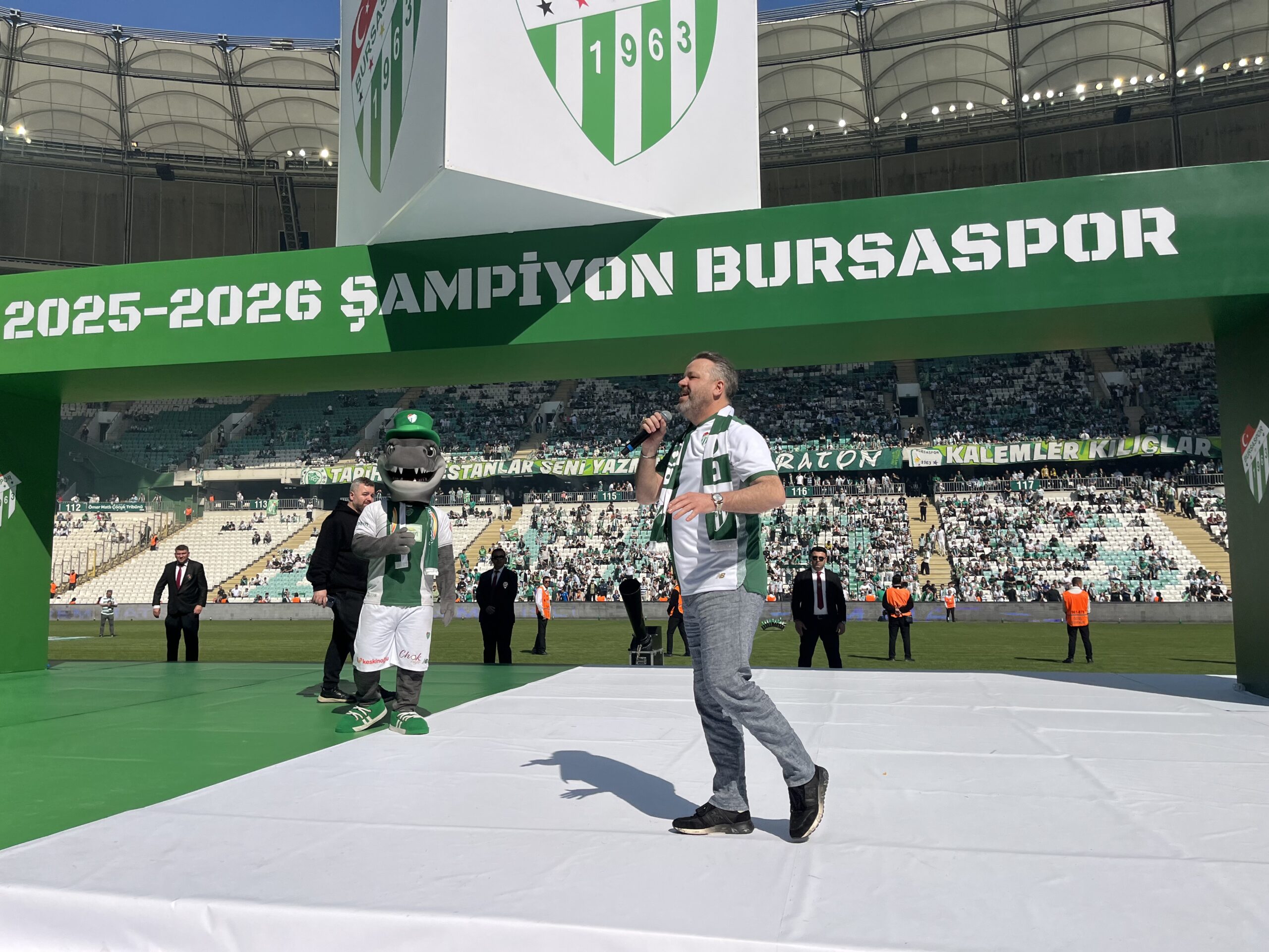 Bursaspor kutlamalarında sahne Rumeli Ekrem’in: Coşku doruğa çıktı