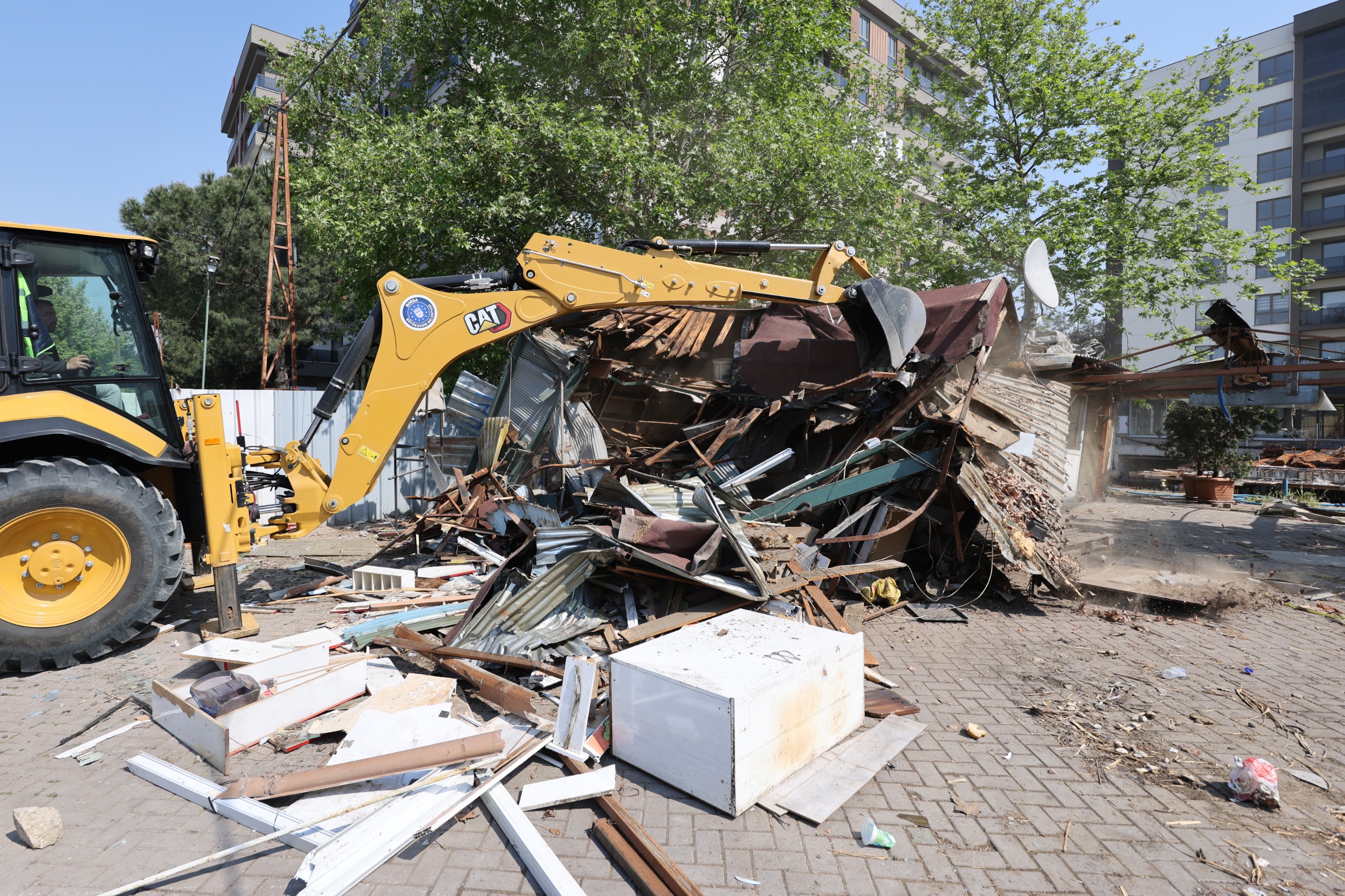 1050 Konutlar’daki yeşil alan işgalden kurtarıldı